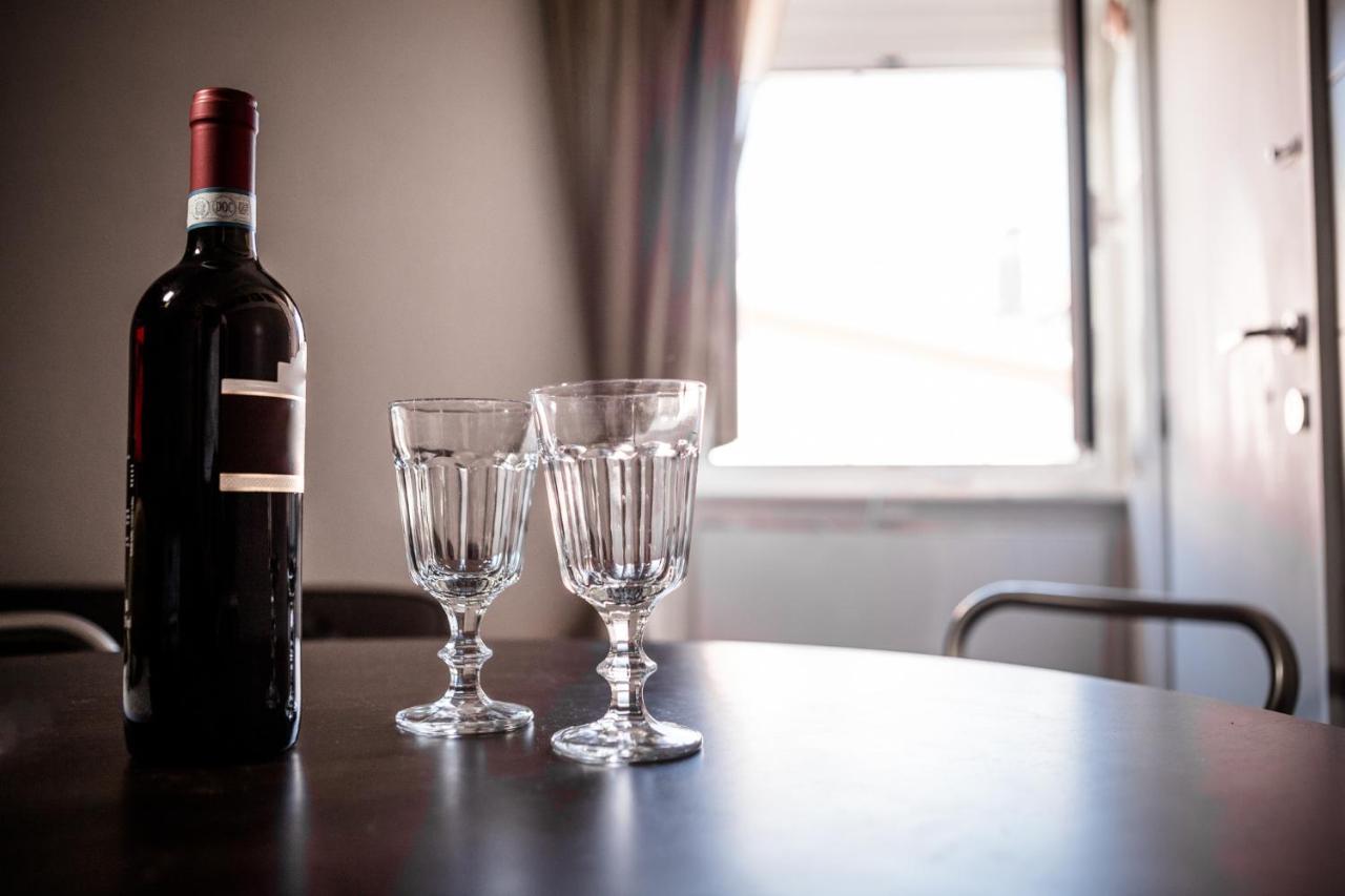 Suite Contemporanea Tra Le Vie Storiche モネーリア エクステリア 写真